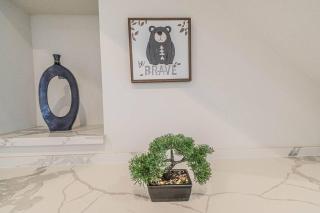 Charming 3-Bedroom Luxury Home Near Downtown, NRG, Galleria & Medical Center - 9