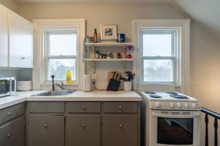 Sunny Loft #4, Historic Home - Halifax - 5