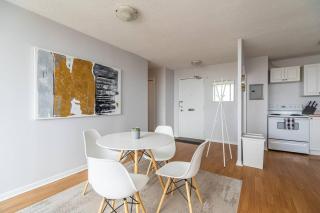 Bright DT Apt #7A, Amazing View - 7