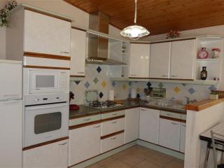 Maison 2 chambres proche plage et commerces, terrasse couverte - FR-1-323-284 - 8