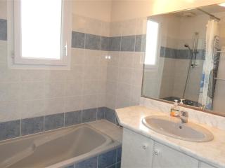 Maison 2 chambres proche plage et commerces, terrasse couverte - FR-1-323-284 - 7