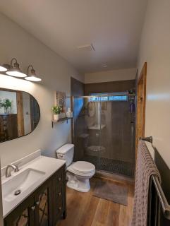 Cozy Cottage 2BD/2BA, 2 Covered Decks, Patio Dinning, Newly Built! - Pinetop-Lakeside - 3