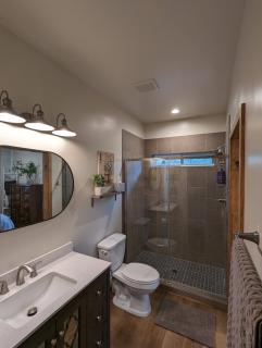 Cozy Cottage 2BD/2BA, 2 Covered Decks, Patio Dinning, Newly Built! - Pinetop-Lakeside - 5
