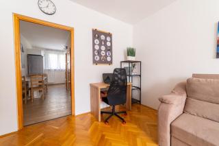 Comfort 14 -- Stylish City Apartment Netflix, Wi-Fi & Parking - Miskolc - 2