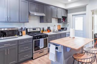 Modern Luxe 3BR Family Friendly Unit w King Bed, Game Room Arcade - Close to Disney & Beach - EV Friendly - Midway City - 5