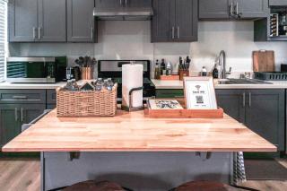 Disney Modern Luxe 3BR Family Friendly Unit - Sleeps 12 w King Bed, Game Room Arcade - EV Friendly - Midway City - 1
