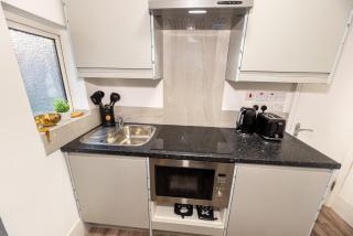 Cozy Ground-Floor Studio, Excellent City Access - 4
