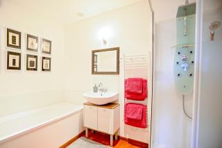 La Maison Des Vignes - Gite Coquelicot - Luxury Gite with Air Conditioning - Tourouzelle - 3