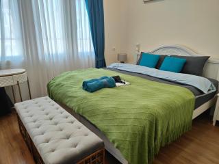 Golden Town 金色小镇 - 1