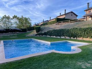 Apartamento renovado con jardín privado, piscina, parking ,wifi ideal familias - 0