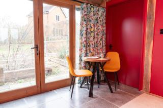 Jossie's Snug - Bletchingley - 3