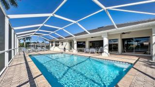 Boaters Dream S. Terr Pool Yacht Club Boating - Cape Coral - 0