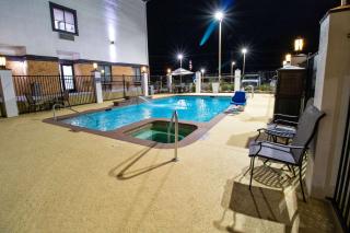 Comfort Inn & Suites - Schulenburg - 1
