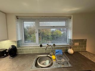 modern 1 bed apartment with car parking - Bitton - 7