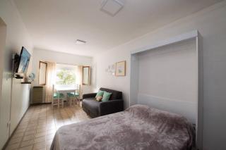 Monoambiente a la calle en lo Mejor de La Perla con seña - 0