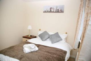 8 Guests - 4 Bedrooms - Parking - Garden - 6