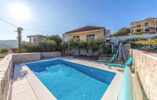 Palada House with a Private Pool - Marina - 8