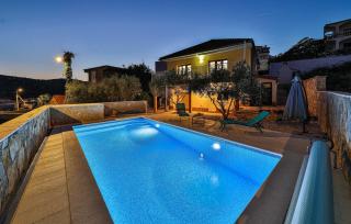 Palada House with a Private Pool - Marina - 0