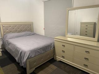 NYC Gateway: Cozy Home with Easy Access - 5