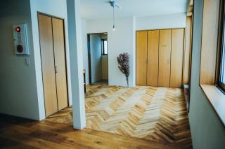 石打丸山スキー場から徒歩30秒フルリノベの一棟貸切お宿 - 1