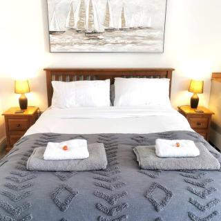 Luxury cabin with hot-tub - Cheltenham - 7