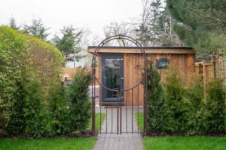 Luxury cabin with hot-tub - Cheltenham - 0