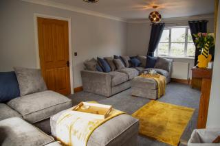 Oak House - sleeps 10 with Bar & Games room - 4