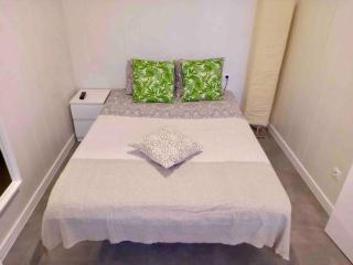 Cozy guest house next to metro La Salut - 3