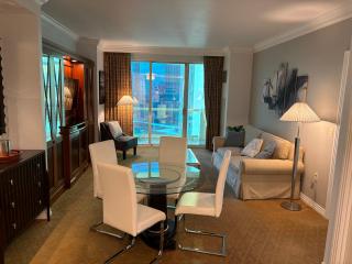 Panorama Vista Suite- 1br 2ba, Full Kitchen, Strip View, Balcony, Corner Unit - Las Vegas - 2