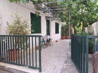 Small House with Garden - Atene - 0
