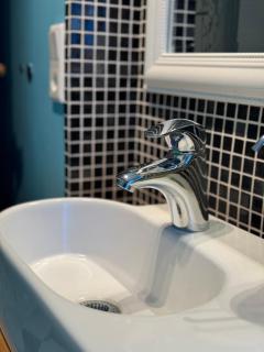 Enjoy Reykjavík Yellow Door Apartment - 1