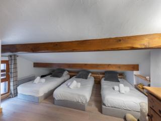 Appartement de charme traversant à Courchevel Moriond, proche remontées et commerces - FR-1-563-145 - Courchevel - 1