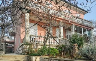 Stunning Apartment In Novi Vinodolski - 5
