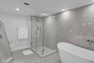 Shades of Miami Sky Penthouse! Newly Renovated - Miami - 2