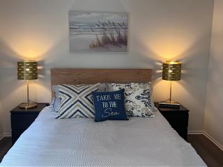 The Electric Blue Abode with a Gorgeous Pool View - 2
