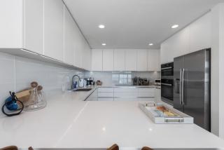 Malibu Breeze - hot tub, ocean view, steps to beach - Malibu - 4