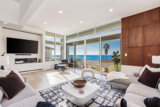 Malibu Breeze - hot tub, ocean view, steps to beach - Malibu - 0