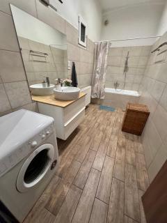 S6 - APARTMENT PROMO next to gozsdu garden - Budapest - 1