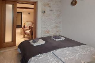 Apartment in stone Villa for two with a shared pool - 5