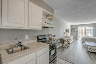 Beautifully Updated Ocean View Studio! Sea Mist 50503 - Myrtle Beach - 6