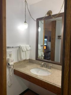 Bridge Inn Tomahawk -1st Floor, 2 Queen Size Bed, Walkout, River View - Tomahawk - 6