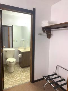 Bridge Inn Tomahawk -1st Floor, 2 Queen Size Bed, Walkout, River View - Tomahawk - 7
