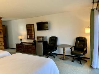 Bridge Inn Tomahawk -1st Floor, 2 Queen Size Bed, Walkout, River View - Tomahawk - 8