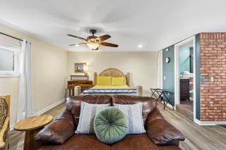 Mile to Beach! Tiki Master Suite - Oceanside - 5