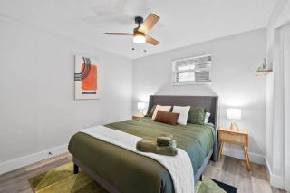 Modern-Retro Themed Home Close to Coffee + Food! - Tampa - 3