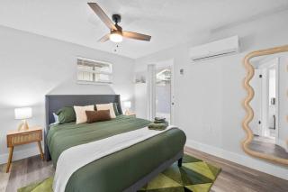 Modern-Retro Themed Home Close to Coffee + Food! - Tampa - 2