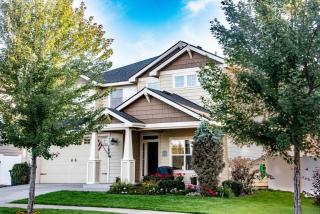 Family Fun! Gorgeous North Idaho Home w/Tesla Charge : Prairie Inn - Post Falls - 0