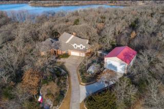 Quiet 1 Acre Lake House Nestled in the Woods 4B/4B - Little Elm - 0