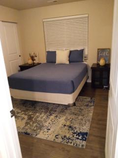 Family Fun! Gorgeous North Idaho Home w/Tesla Charge : Prairie Inn - Post Falls - 2