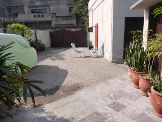 Homewood Suites Family Guest House & Apartments - Lahore - 3